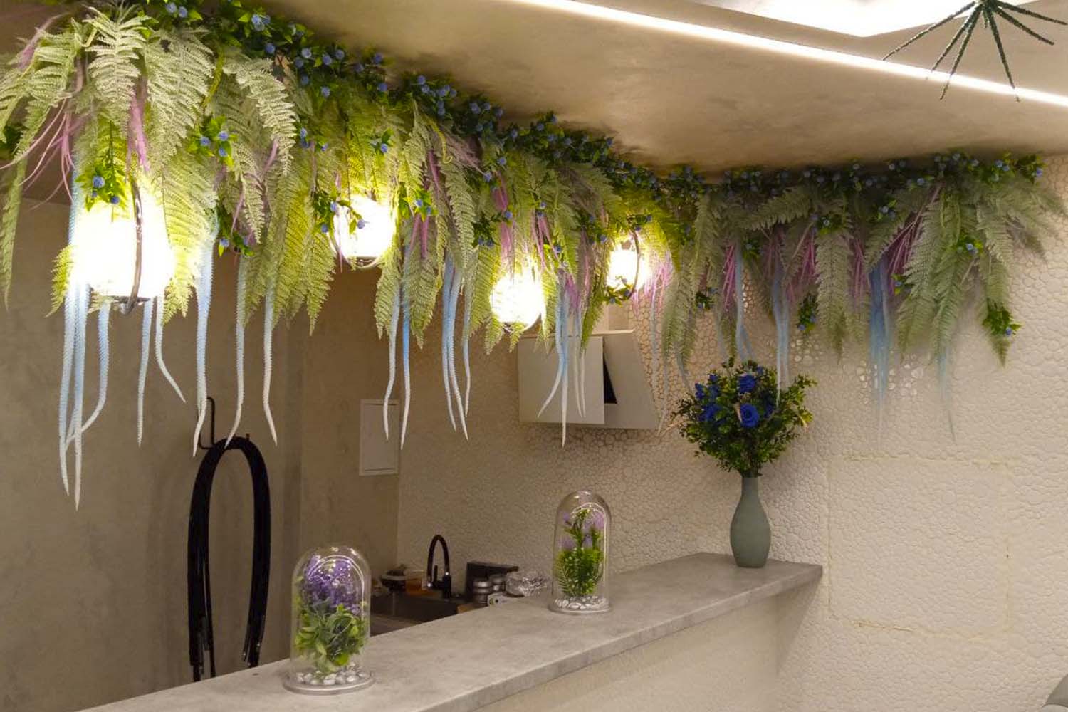 Ампельное озеленение рестобара "Космопорт"