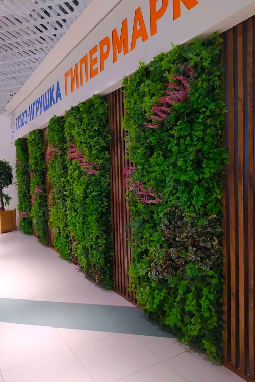 Вертикальное озеленение ТРК "Ёлки" студией фитодизайна "Green Level"