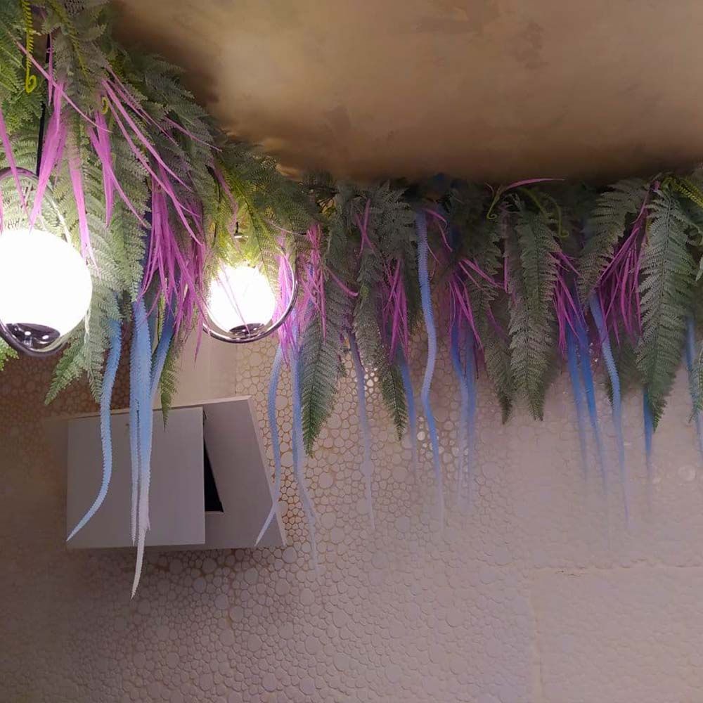 Папоротники, синий амарант и розовая осока