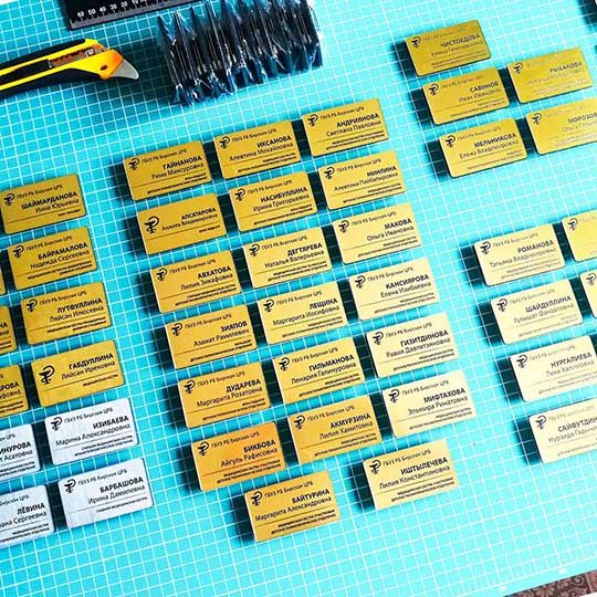 bejdzhi-plastikovye-na-magnite-carapannoe-serebro-i-carapannoe-zoloto-dlya-otdelenij-gbuz-rb-birskaya-crb--bolshoj-tirazh