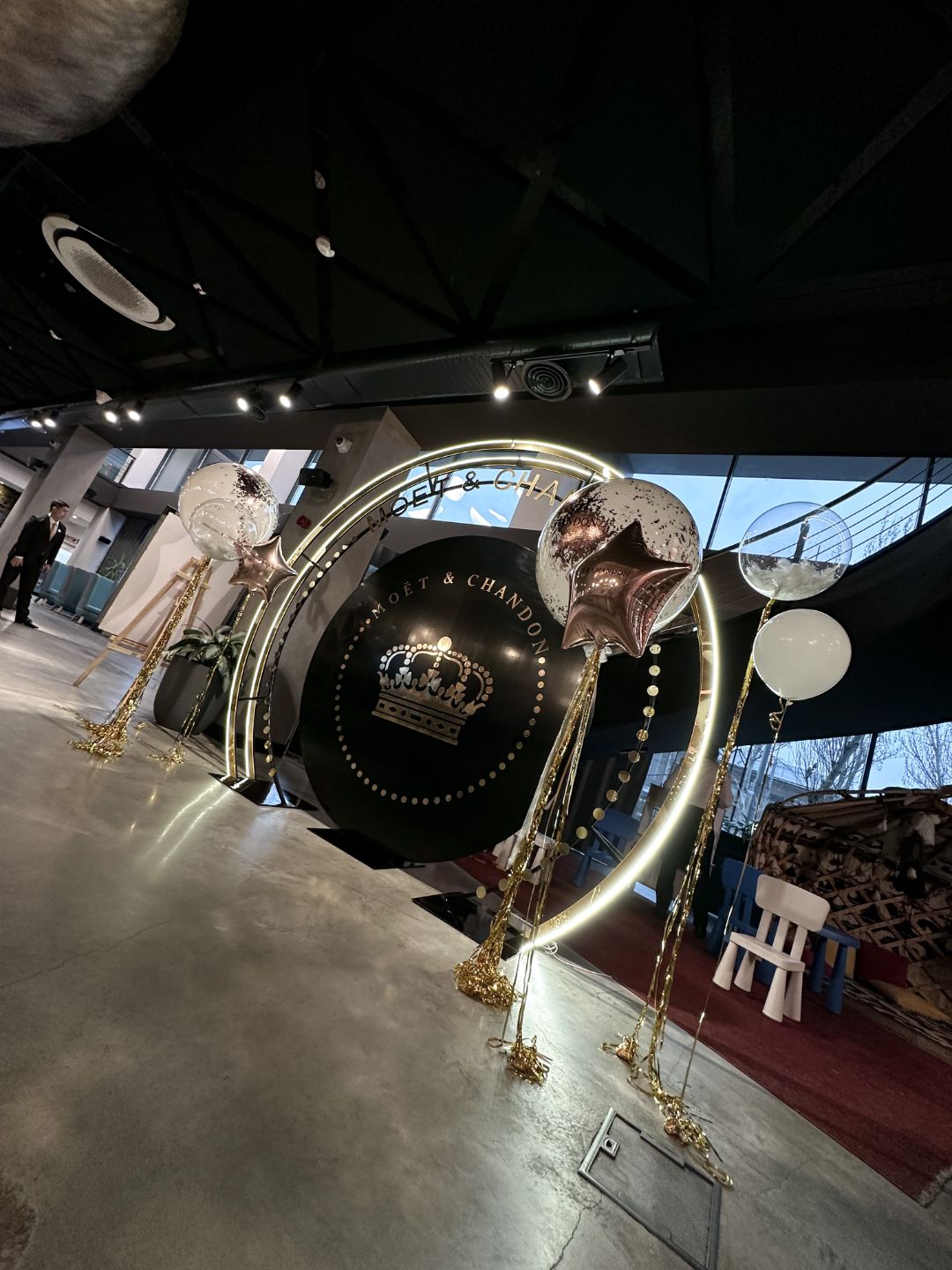 бренд, фотозона, витринистика, флористика, рекламное, производство, бутафория, Бишкек, пенопласт, металл, декор, изделия, инсталляция, фотозона бишкек