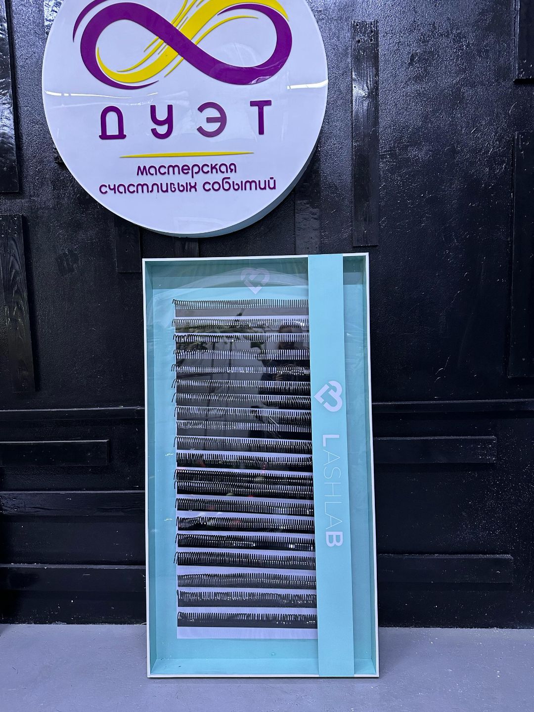 витринистика, флористика, рекламное, производство, бутафория, Бишкек, пенопласт, металл, декор, изделия, инсталляция, бутафория