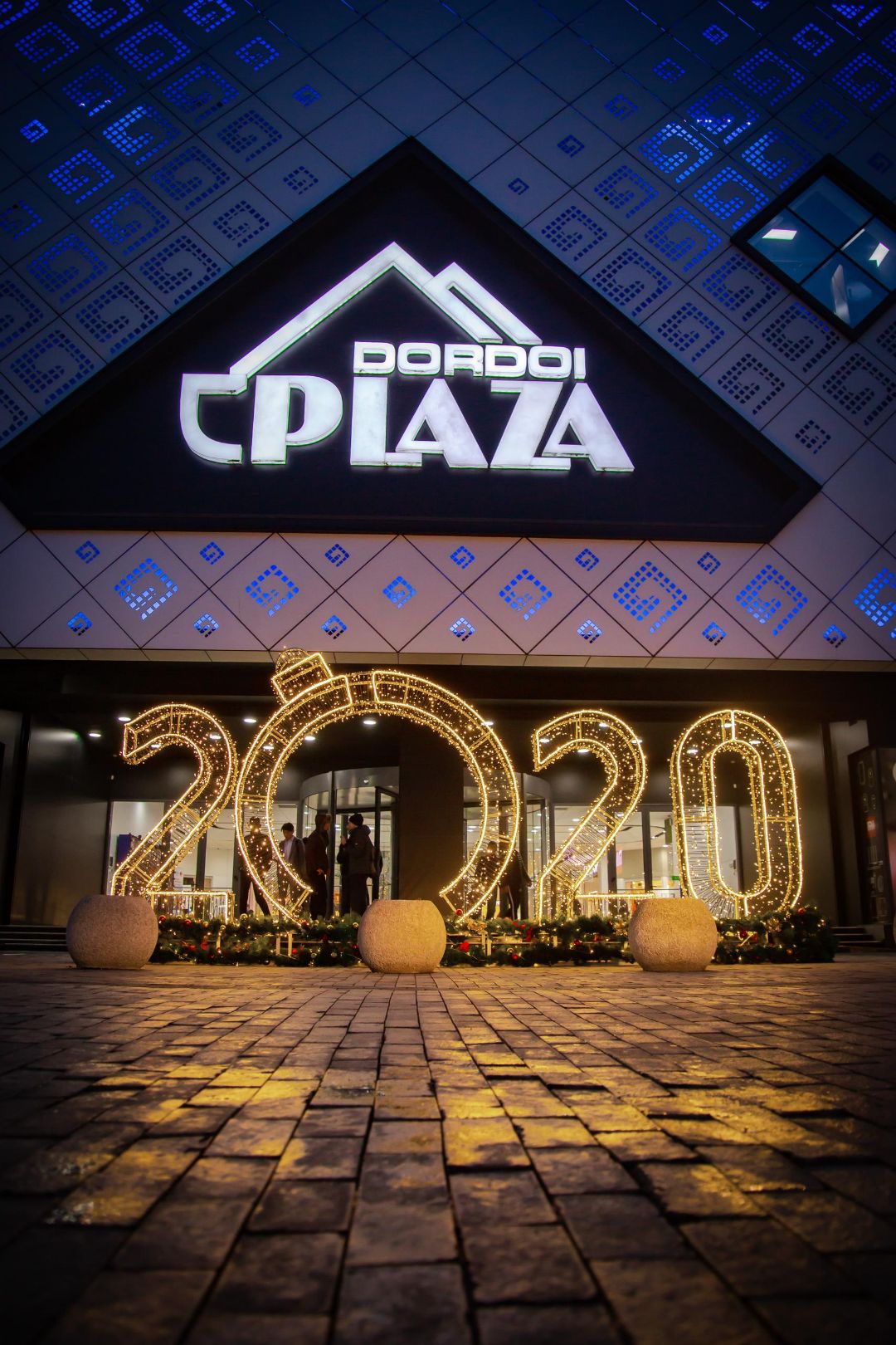 витринистика, флористика, рекламное, производство, бутафория, Бишкек, пенопласт, металл, декор, изделия, инсталляция, Новый год, новыйгод декор, гирлянды, елка, christmas, decorations