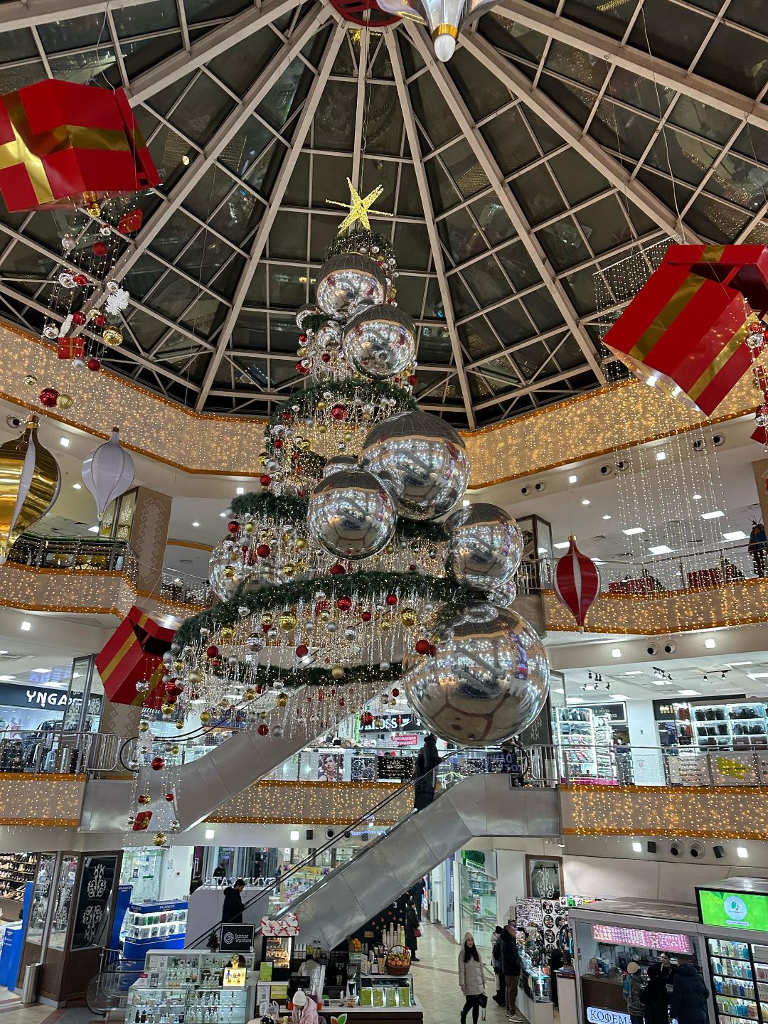 витринистика, флористика, рекламное, производство, бутафория, Бишкек, пенопласт, металл, декор, изделия, инсталляция, Новый год, новыйгод декор, гирлянды, елка, christmas, decorations