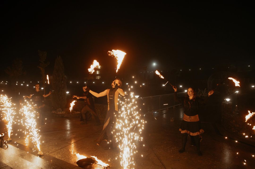 фаер шоу, шоу, магия, фокус, свадебное, оформление, невеста, бишкек,eventdecor, свадьба, букет, декор, свадебное агентство, кызузату, weddingdecorkg