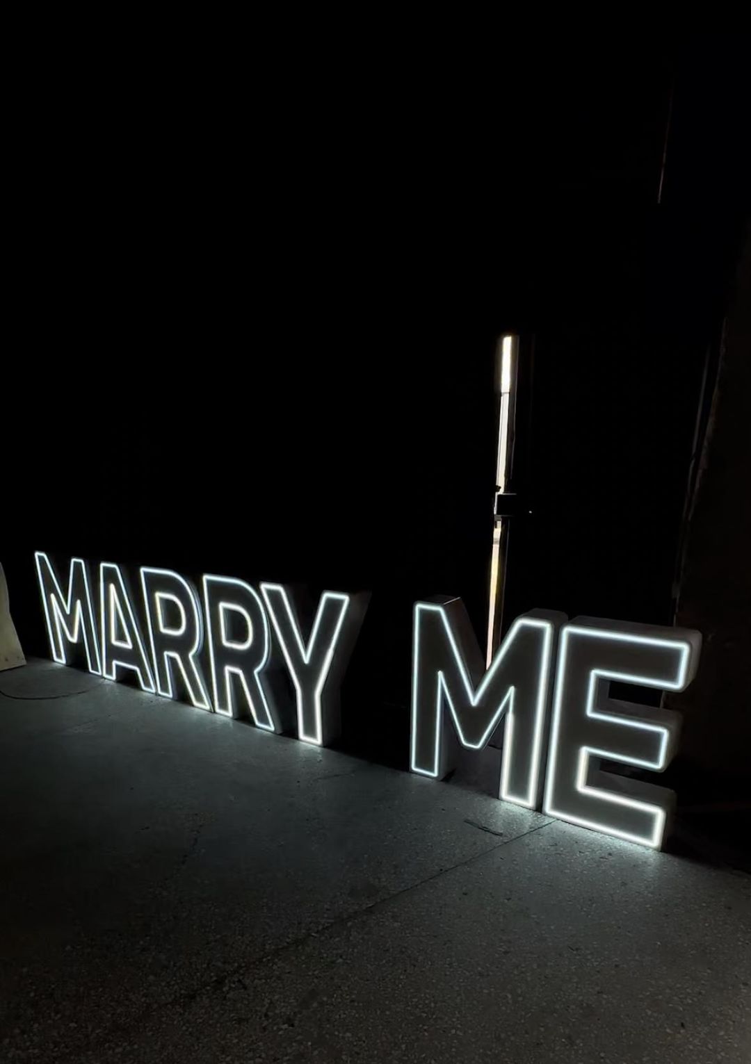 неоновые надписи бишкек, рекламное, производство, бутафория, Бишкек, пенопласт, металл, декор, изделия, инсталляция, неон, объемные буквы, 3d принтер