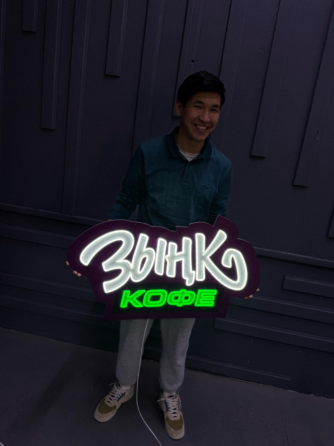 неоновые надписи бишкек, рекламное, производство, бутафория, Бишкек, пенопласт, металл, декор, изделия, инсталляция, неон, объемные буквы