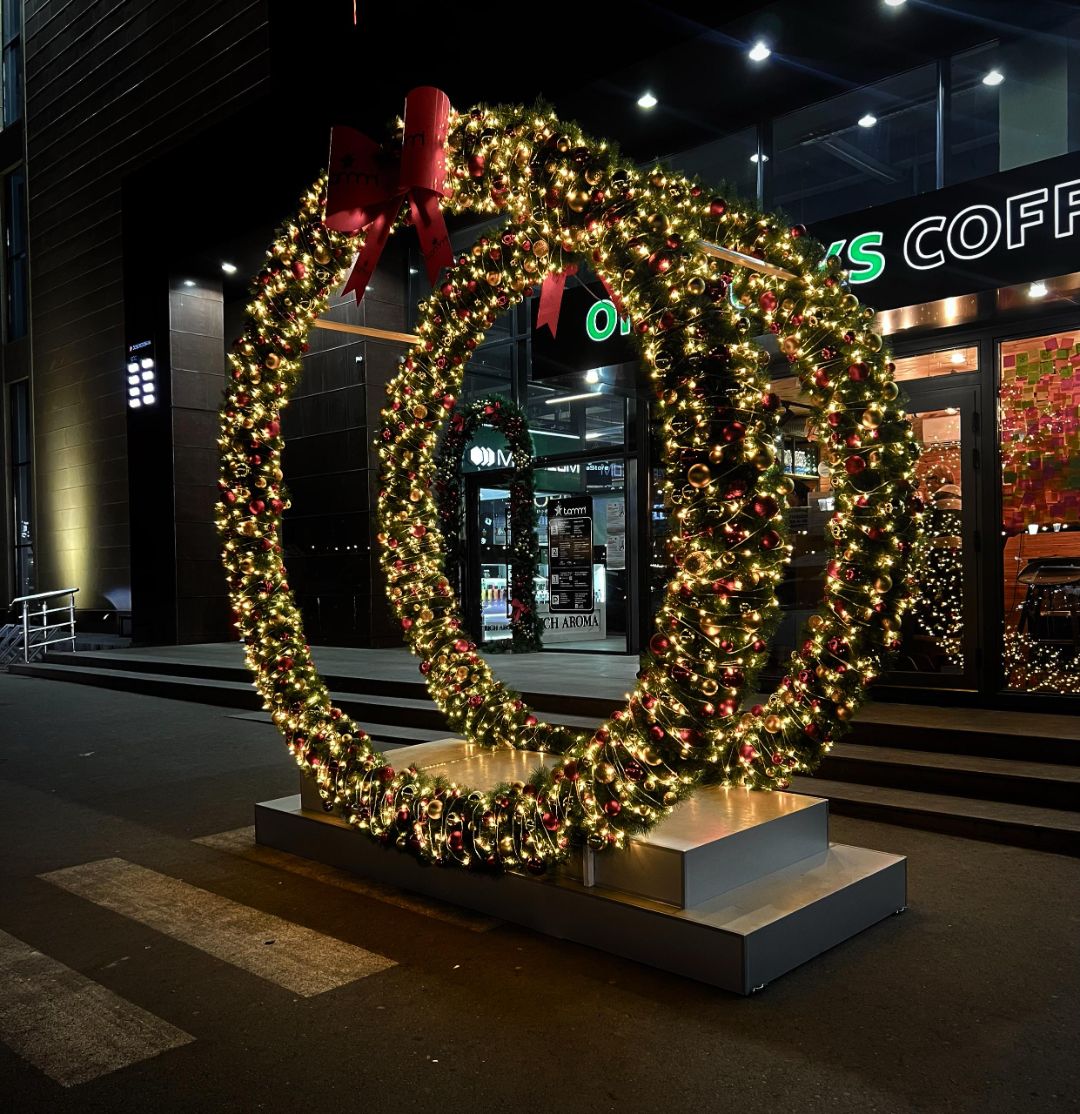 витринистика, флористика, рекламное, производство, бутафория, Бишкек, пенопласт, металл, декор, изделия, инсталляция, Новый год, новыйгод декор, гирлянды, елка, christmas, decorations