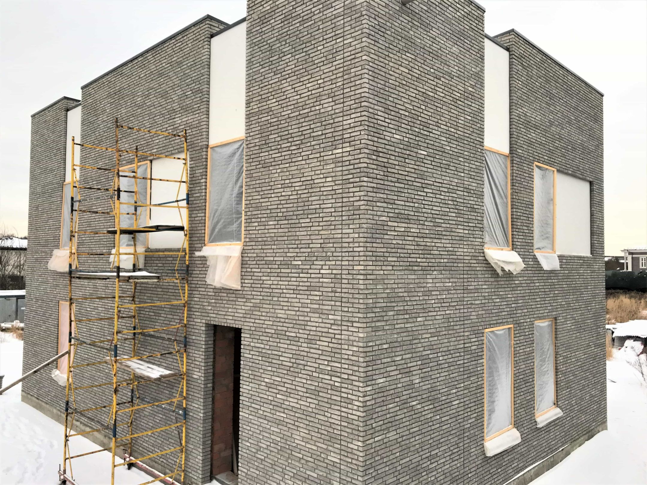 Облицовка дома кирпичом в Москве. Услуги каменщиков.