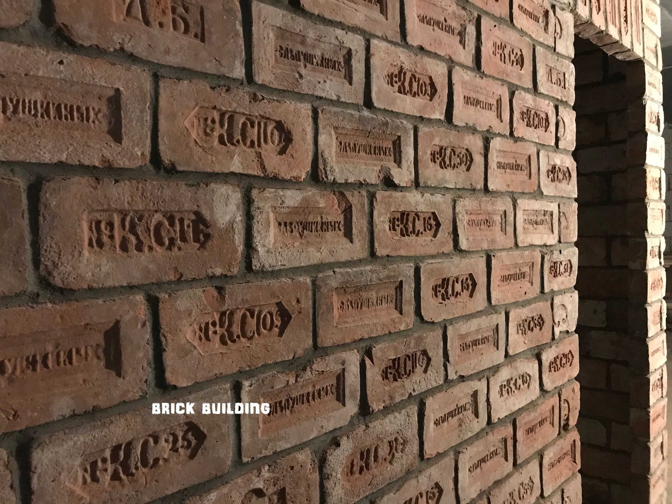 Кирпичная кладка перегородок Москва / Лицевая и черновая кладка
