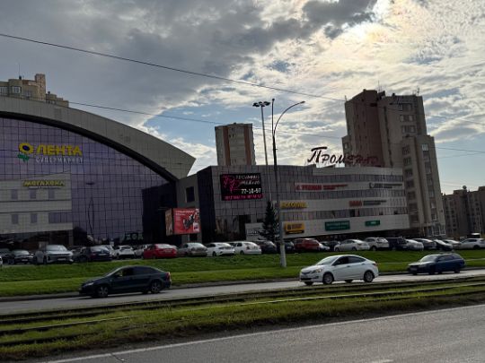 Фасад ТРК Променад 3 (Кемерово, пр. Ленина, д.59а).jpg