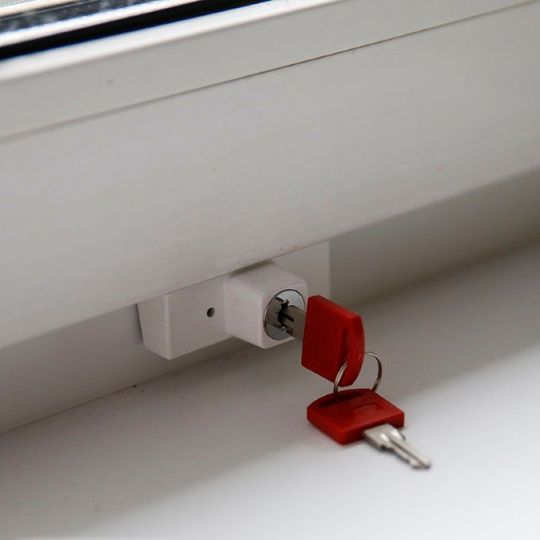 Детские замки на окна