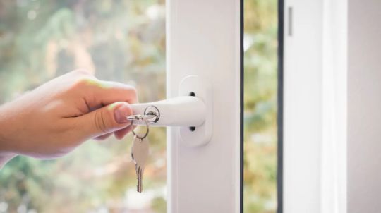 Детский замок на окна ручка с ключом