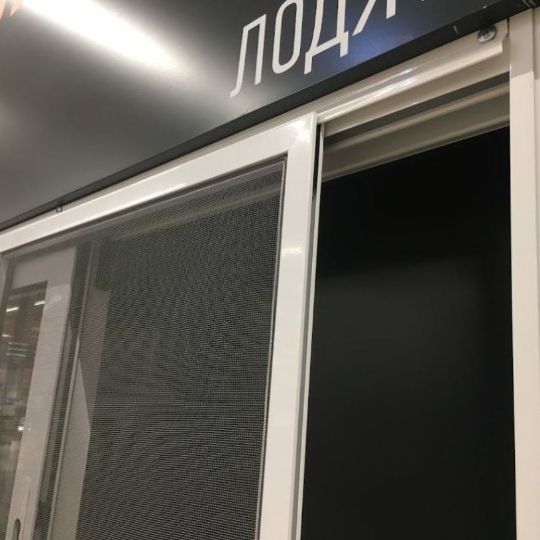 Сетка Антикошка раздвижная на сдвижные окна балкона.