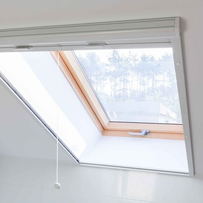 Сетки рулонные мансарда окно