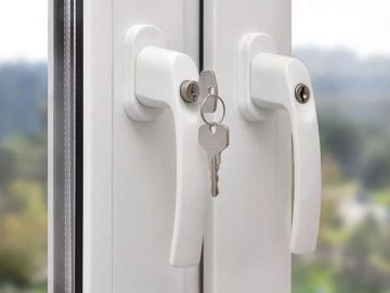 оконная ручка с ключом замком детским