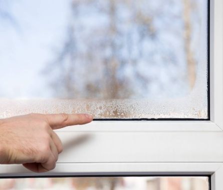 потеет окно что делать ремонт окон
