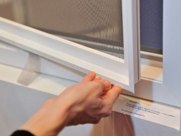 Вставная сетка москитка на пластиковое и алюминиевое окно