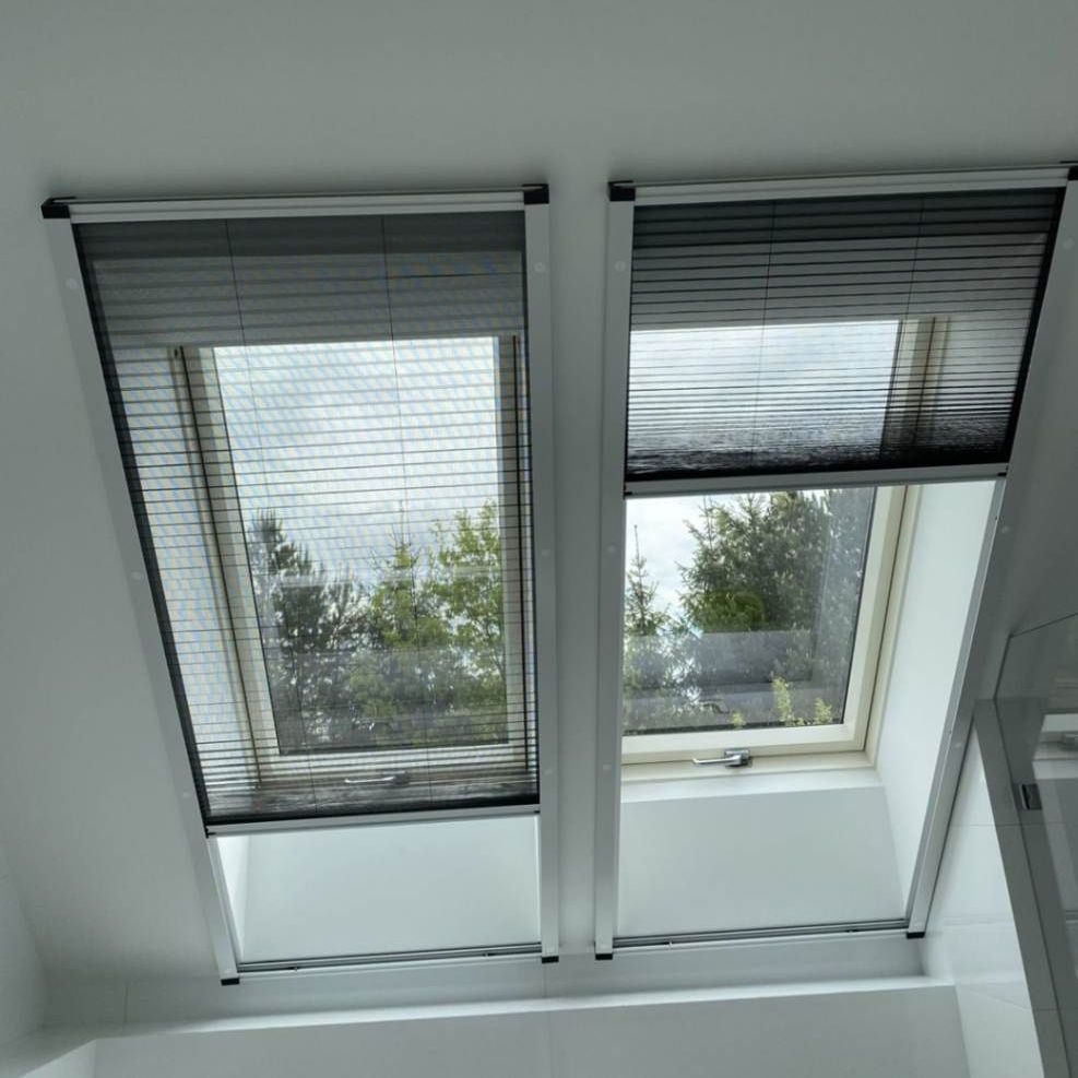 Москитные сетки плиссе на мансардные окна