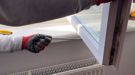 цена замена уплотнителя окна пик Москва