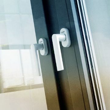 Установка оконных ручек окна КБЕ