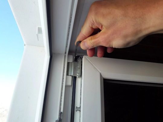 регулировка фурнитуры окно плохо закрывается
