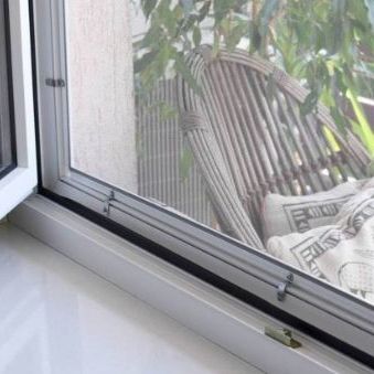 москитная сетка крыло на пластиковые окна пвх