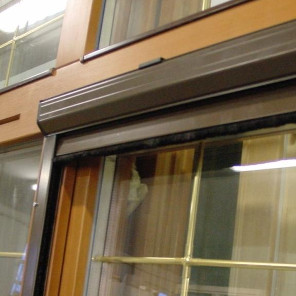 Москитная сетка рулонная коричневая