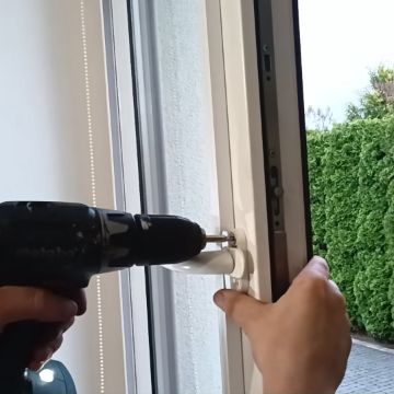 Замена оконной ручки