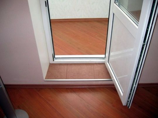 Ремонт балконной двери