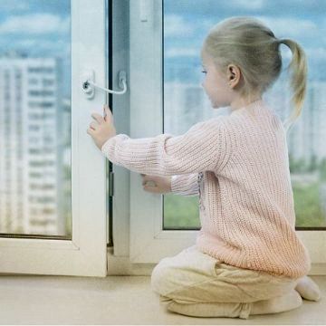 Установка детского замка окна КБЕ