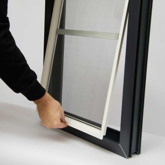 Москитная сетки внутренняя на окна плиссе