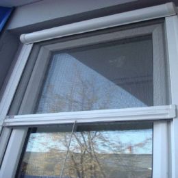 большая москитная сетка рулонная сворачивается роллетная