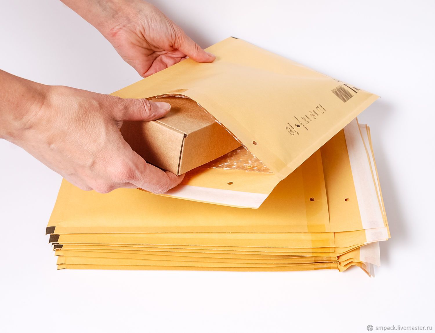 Конверты для доставки товаров.