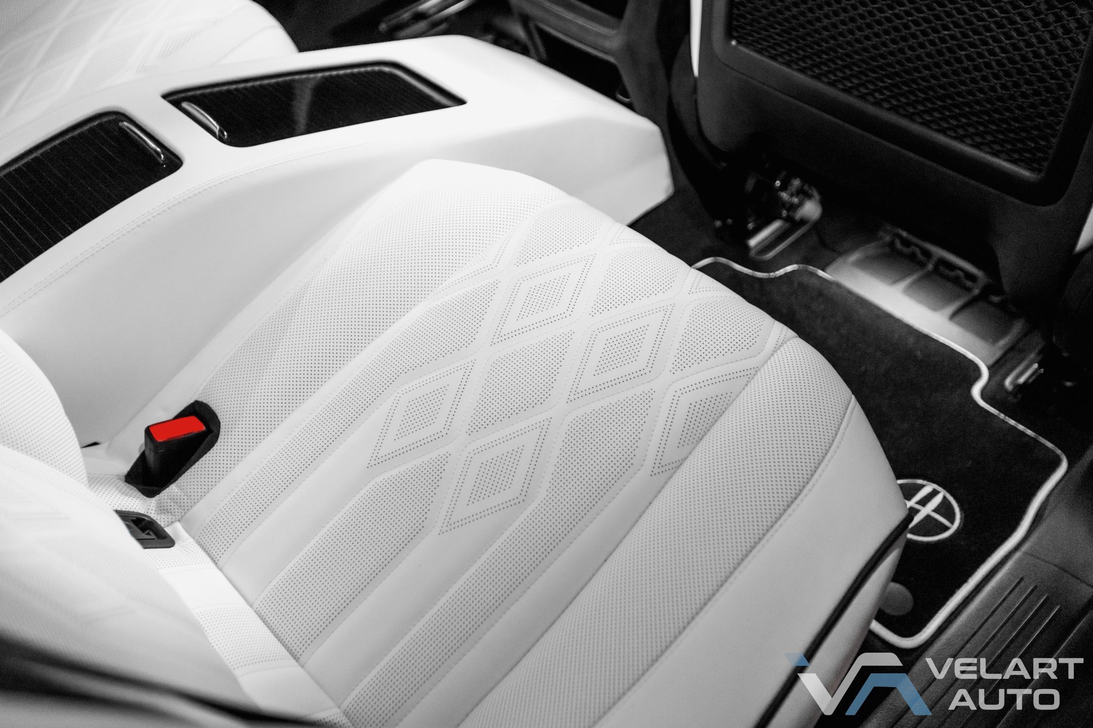 Перетяжка салона автомобиля в Москве тюнинг-ателье Velart