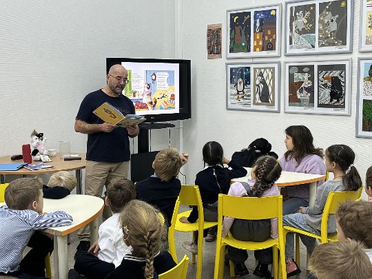 Знакомство с книгой в библиотеке имени А. П. Гайдара